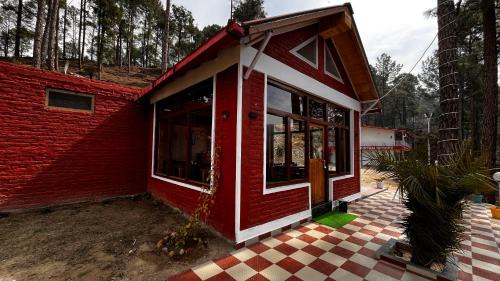 Almora Hotel | Hidden Mountain Resort