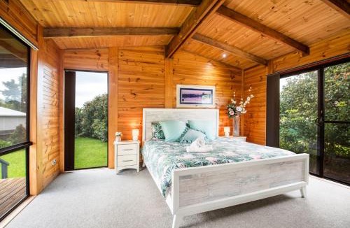 Callala Bay House | Hidden Orchard - Pet Friendly - 4 Mins Walk to Beach