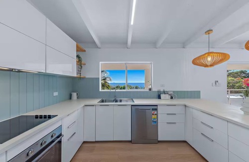Hideaway Bay House | Hideaway Bay- Beach Front Haven
