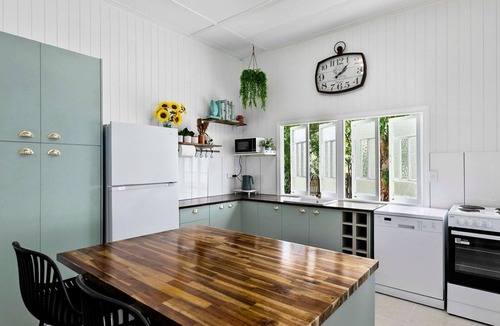 Howard House | Hideaway in Howard - Beautiful!