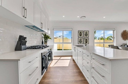 Orange House | Hideaway on Curran. Firepit & Four Bedrooms. Orange CBD.