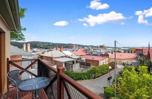 Launceston CBD Hotel | Hideaway on George