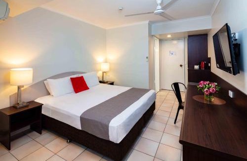 Cairns Central Business District Hotel | Hides Hotel