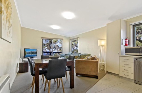 Hotham Heights Apartment | Higgi Drive 4
