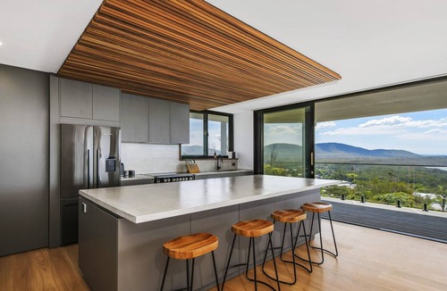 Crescent Head House | HIGH END FINISHES AND UNBEATABLE VIEWS!