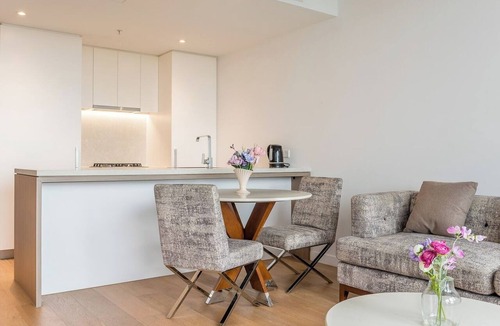 Fortitude Valley Apartment | High-level 1 Bedroom Apartment in Fortitude Valley