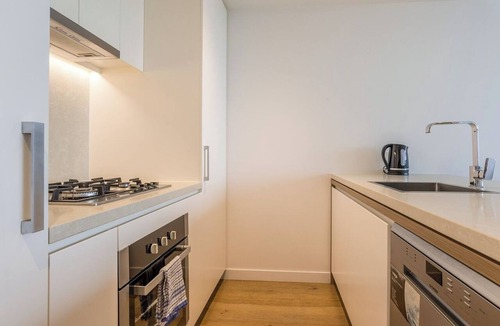 Fortitude Valley Apartment | High-level 1 Bedroom Apartment in Fortitude Valley