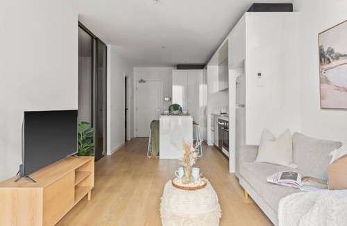 Melbourne Central Business District Apartment | High-Rise 2BR Apt CBD I Pool, Gym & Prime Location