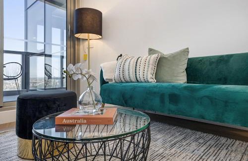 Moonee Ponds Apartment | High-Rise Balcony Unit with City Views, Gym, Pool