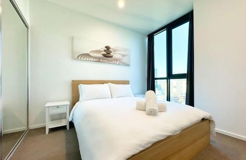 Adelaide Central Business District Apartment | High-Rise Heaven - West Franklin