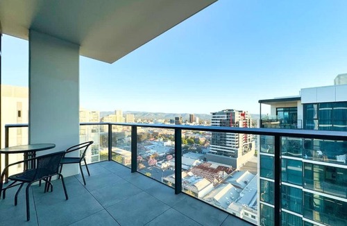 Adelaide Central Business District Apartment | High-Rise Heaven - West Franklin