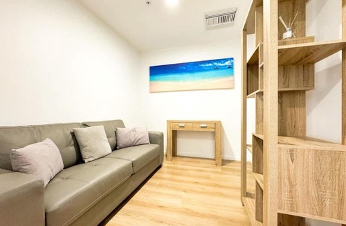 Adelaide Central Business District Apartment | High-Rise Heaven - West Franklin