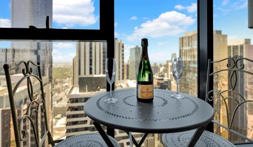 Melbourne Central Business District Apartment | High-Rise Lvl 59 2B1B Apartment with City Views - Central CBD Location