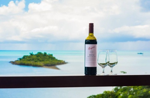 Cannonvale House | "High Tide" - Whitsundays Beachfront Accommodation