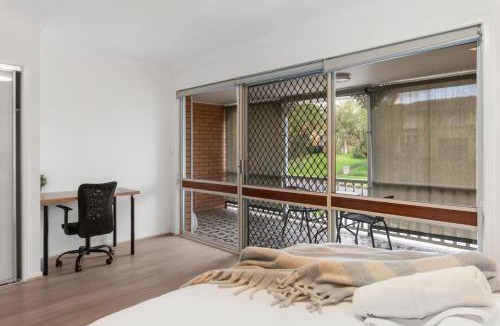 Macgregor House | High Value 4Beds with Workspace Near Mall and Highway