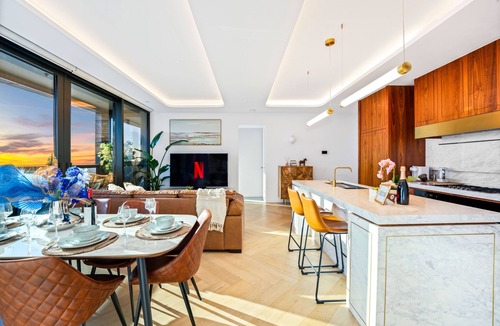 Box Hill Apartment | Highrise Luxury Penthouse Spectacular Views 3B3B1P