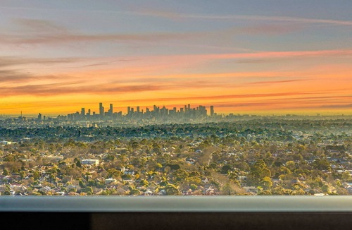 Box Hill Apartment | Highrise Luxury Penthouse Spectacular Views 3B3B1P