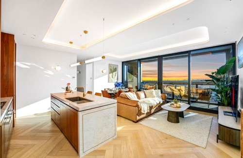 Box Hill Apartment | Highrise Luxury Penthouse with City Ocean Mountain View
