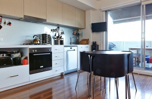 Northcote Apartment | Highview on High St A Balcony Haven in Northcote