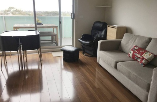 Northcote Apartment | Highview on High St A Balcony Haven in Northcote
