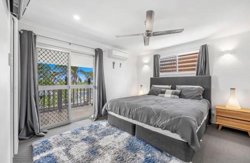 Scarness House | Hillcrest House - A Poolside Retreat on the Coast