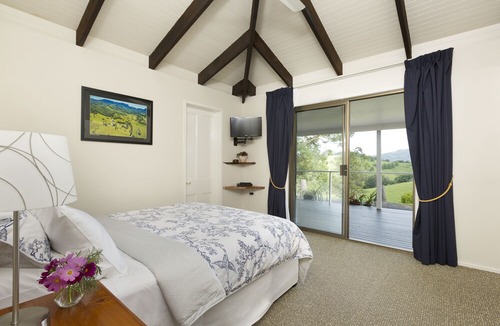 Upper Crystal Creek Bed & Breakfast | Hillcrest Mountain View Retreat