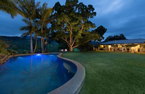 Upper Crystal Creek Bed & Breakfast | Hillcrest Mountain View Retreat