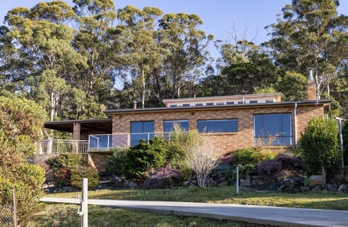Orford House | 'Hillside Hideaway' - Charming Coastal Shack with Panoramic Views