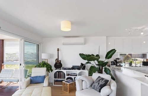 San Remo House | Hillside Ocean View San Remo
