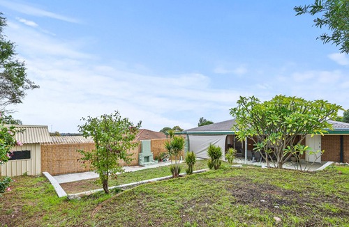 Kelmscott House | Hillside Retreat Perth East-Airport 25 minutes