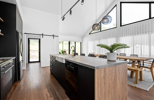 Bright House | Hilltop at Bright - Luxury in High Country Victoria