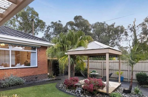 Ringwood North House | Hilltop Haven