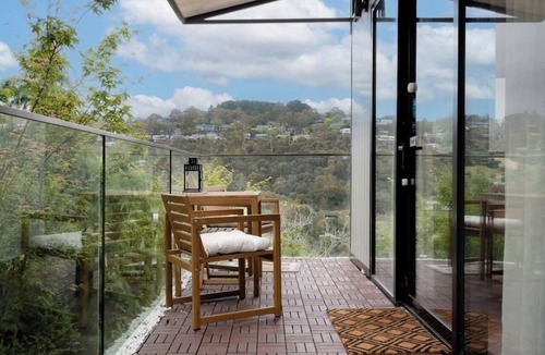 West Launceston House | Hilltop Hideaway - Walk to Cataract Gorge
