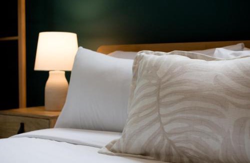West Launceston House | Hilltop Hideaway - Walk to Cataract Gorge
