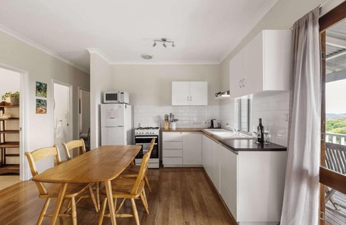 Naturaliste House | Hillview - Spacious Bushland Haven with Resort Access