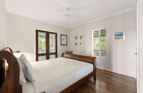 Naturaliste House | Hillview - Spacious Bushland Haven with Resort Access