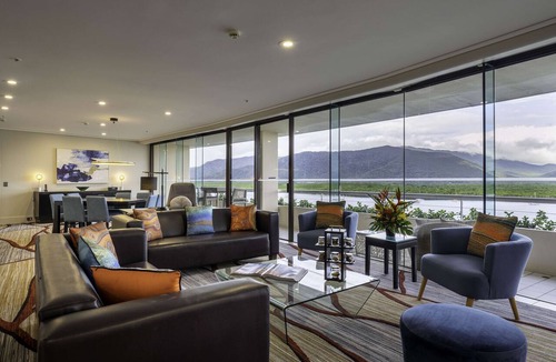 Cairns Central Business District Hotel | Hilton Cairns