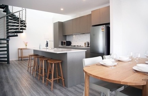 Mile End South Apartment | Hilton Executive Apartment