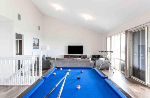Nangkita House | Hindmarsh Hideaway - Waterfront Pet-friendly Living with Private Jetty