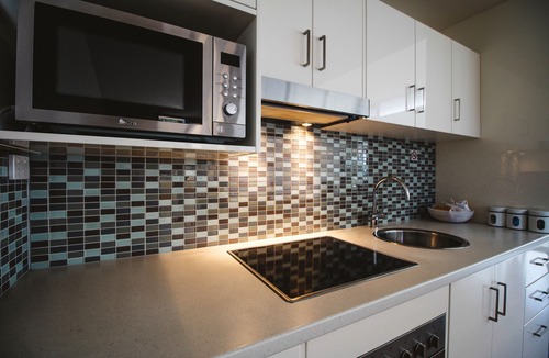 Glenelg Apartment | Hindmarsh House on College | Steps to Glenelg Beach, Cafes & Jetty Road