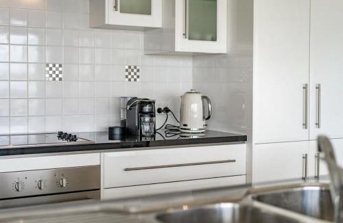 Nangkita House | Hindmarsh Island - Linen Included - Waterfront - Luxury
