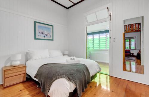 Sadliers Crossing House | Historic Character-filled Jade Cottage