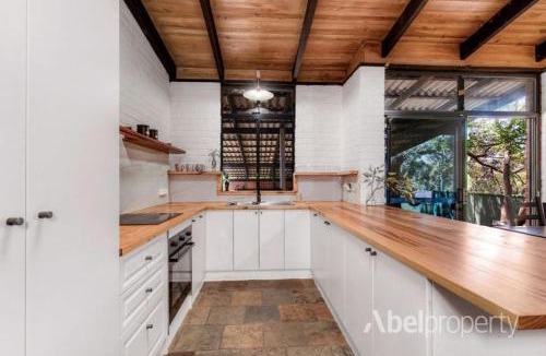 Helena Valley House | Historical cottage in the hills