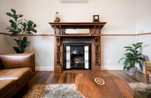 Launceston CBD House | History Meets Luxury - Meet Wahroonga!