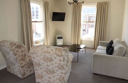 Sullivan's Cove Apartment | Hobart CBD Premium Apartment, 3 mins to waterfront