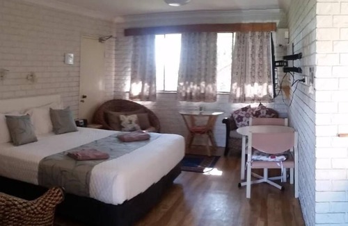 Holland Park West Hotel | Holland Park Motel