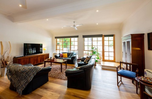 Kalorama Bed & Breakfast | Holly Lodge