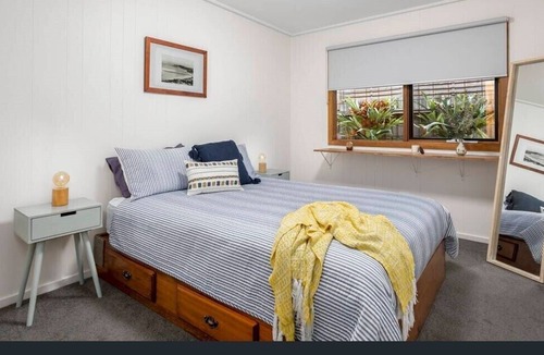 St Leonards House | Home 400m from the beach!