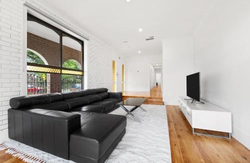 Braybrook House | Home Away From Home