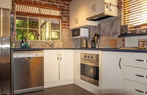 Armidale House | Home with Office | 2 Bathroom | Walk to Armidale CBD | Longer Stays Welcome